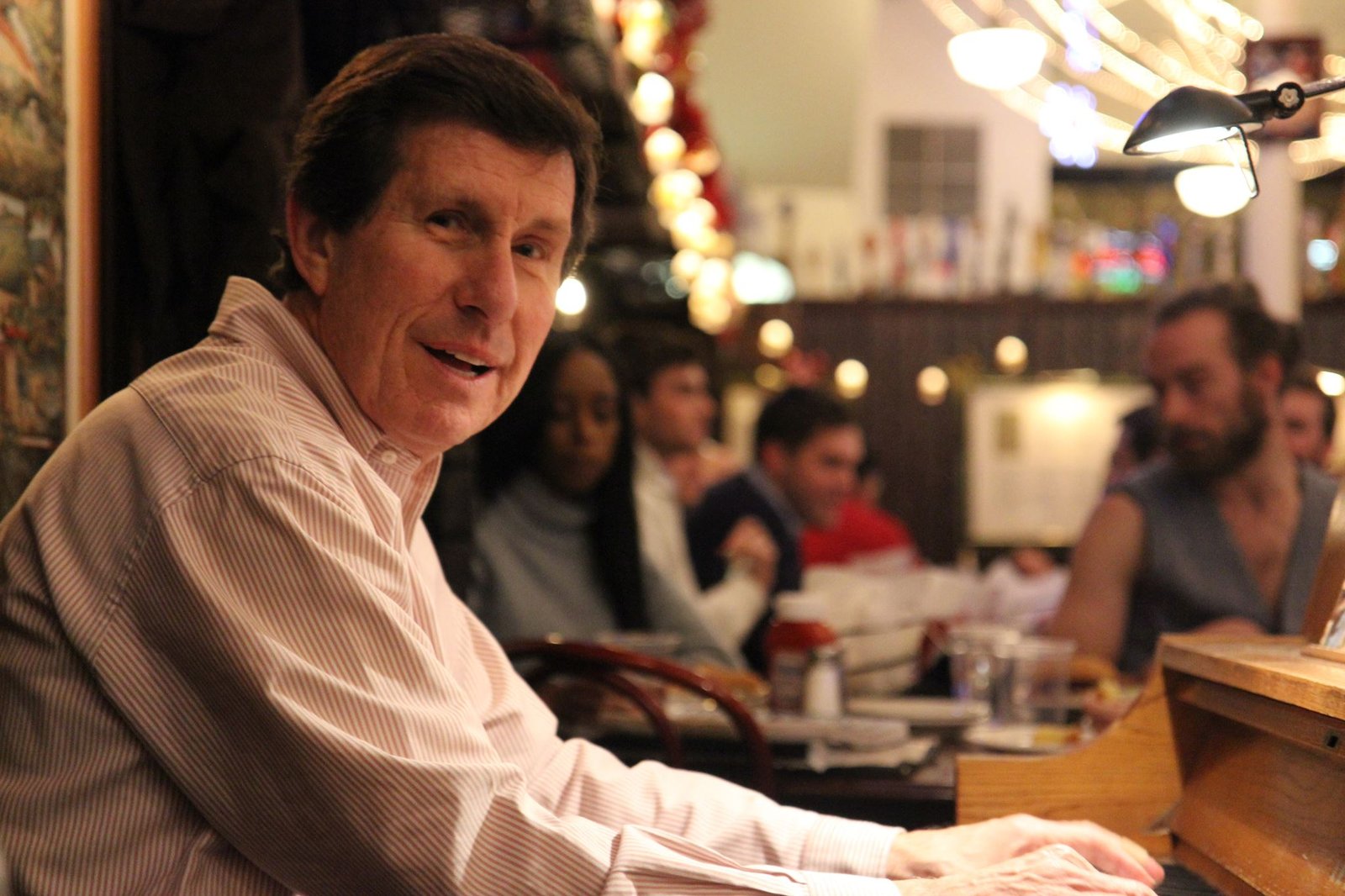 Mel Stiller | Live Piano in the Lounge